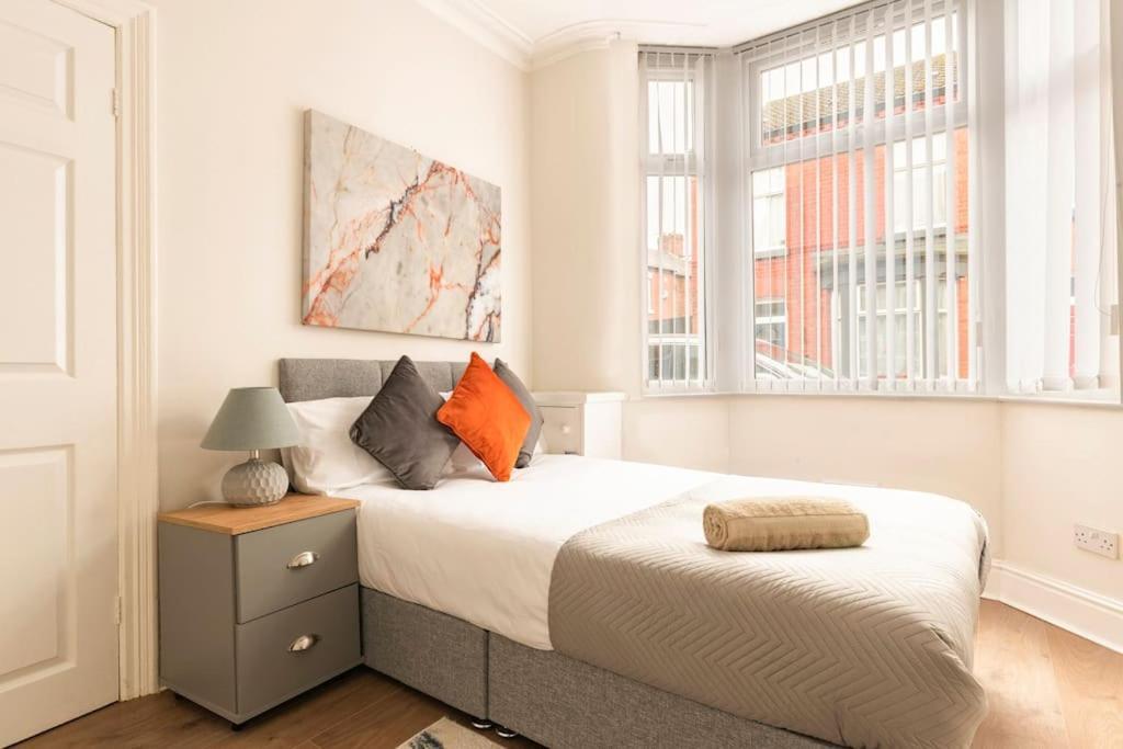 3-Bedroom Home In Liverpool L15 With Free Parking Exterior photo
