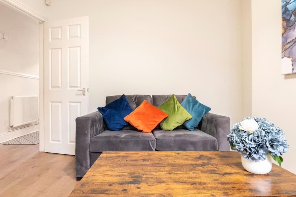 3-Bedroom Home In Liverpool L15 With Free Parking Exterior photo