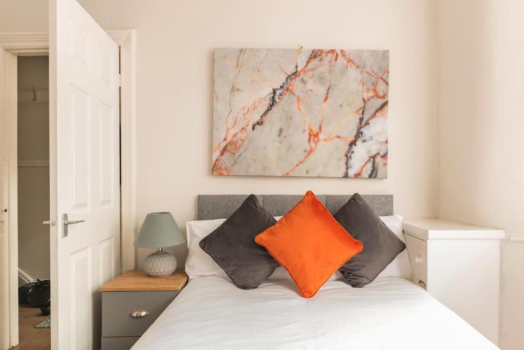 3-Bedroom Home In Liverpool L15 With Free Parking Exterior photo