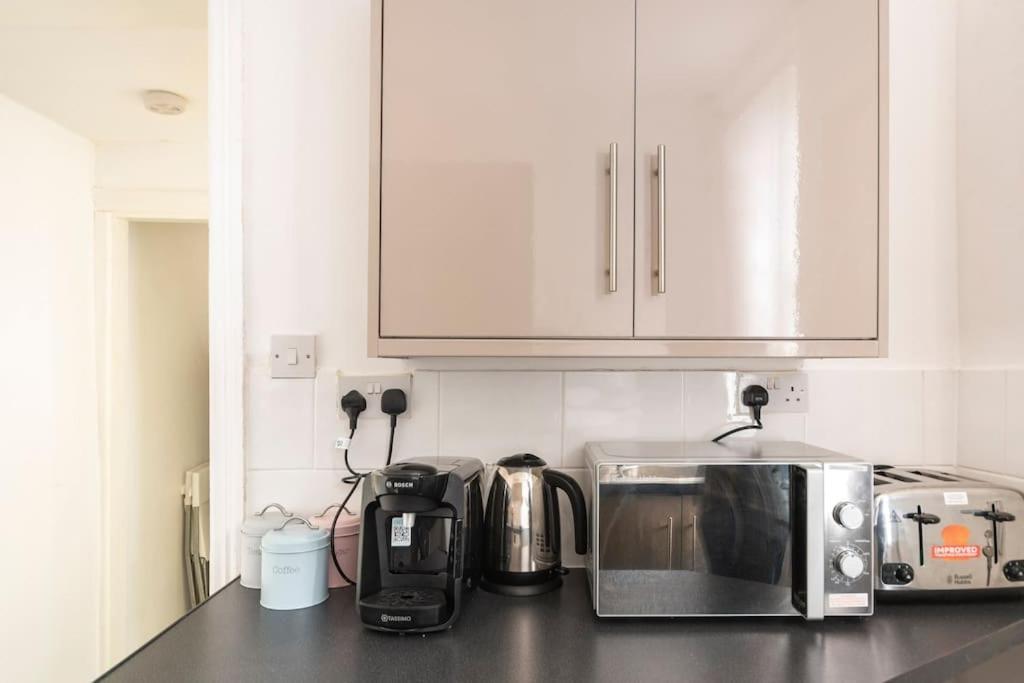 3-Bedroom Home In Liverpool L15 With Free Parking Exterior photo