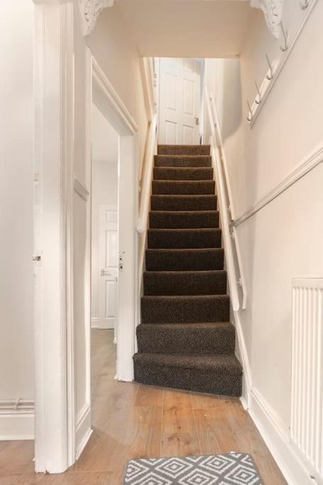 3-Bedroom Home In Liverpool L15 With Free Parking Exterior photo